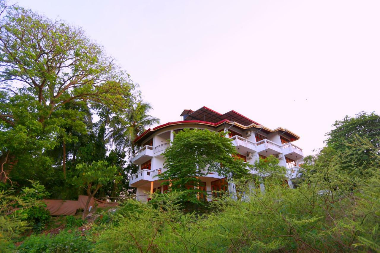 Sirimalwatta Hotel Mahaweli Spring מראה חיצוני תמונה
